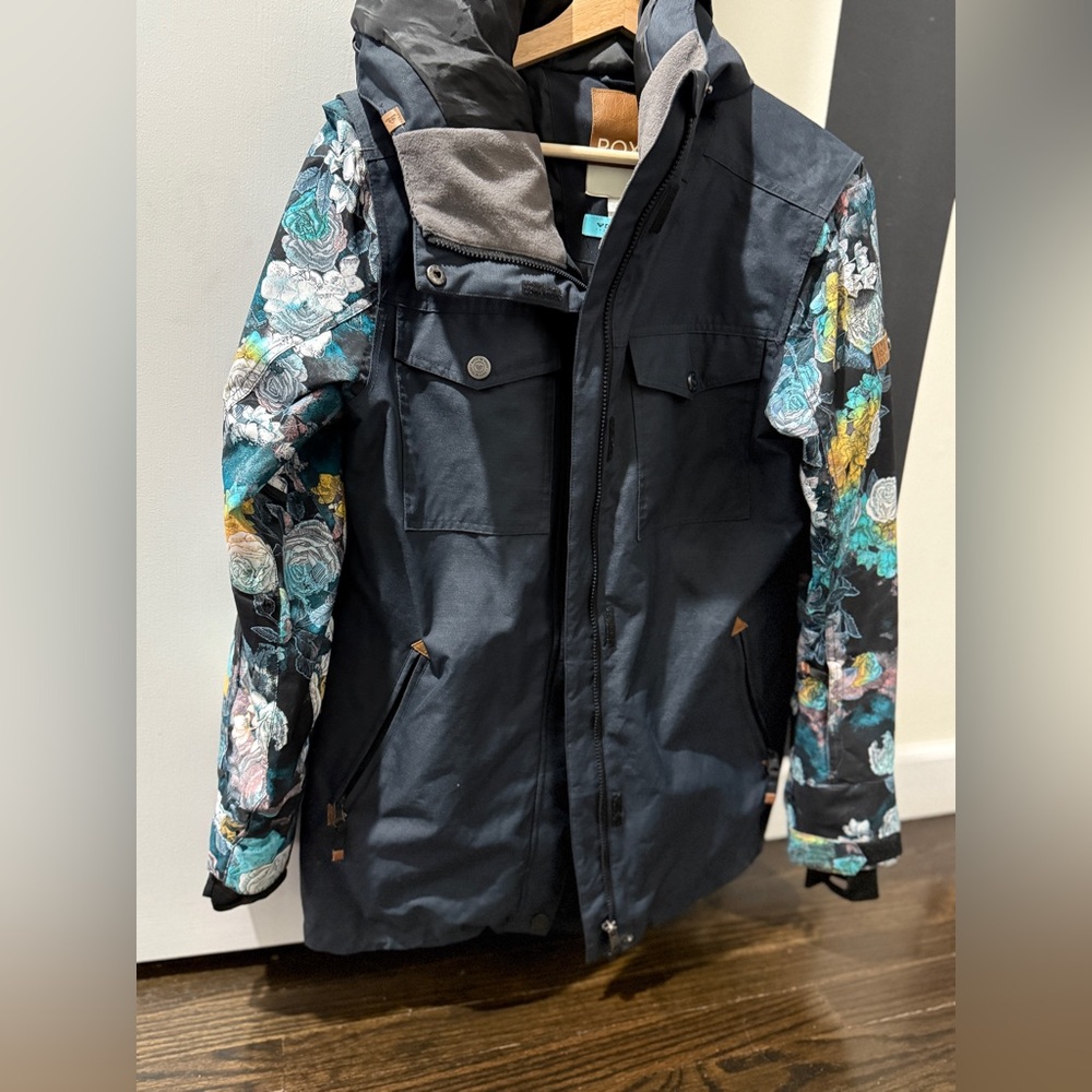 Roxy ski jacket woman 
 Great condition. Only used once.